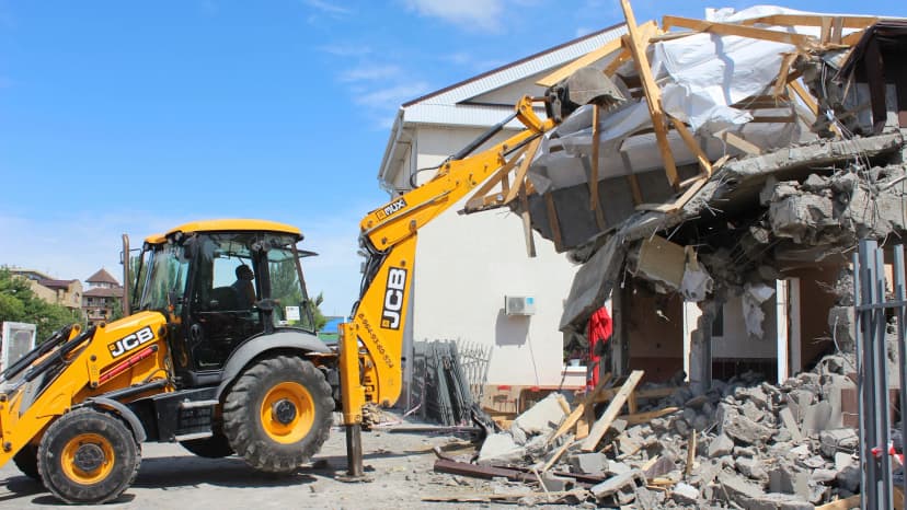 Демонтаж и снос зданий, сооружений - фото 2